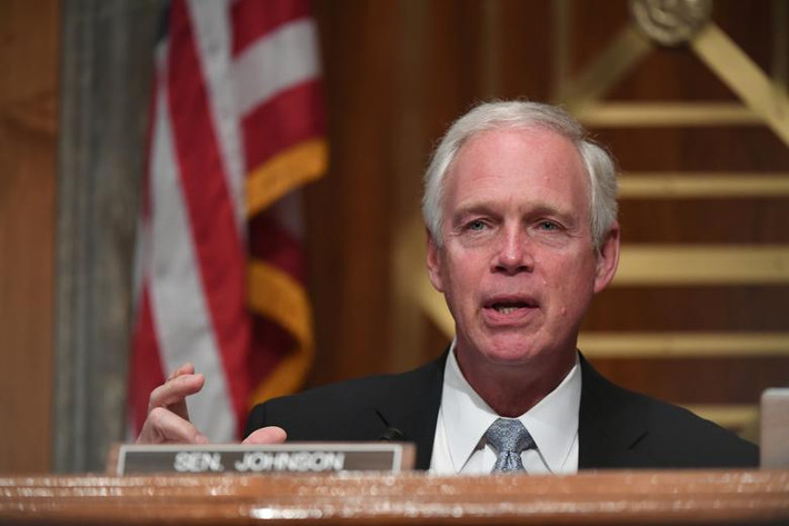 Thượng nghị sĩ Winsconsin, Ron Johnson, có kết quả dương tính với COVID-19 hôm 2/10.