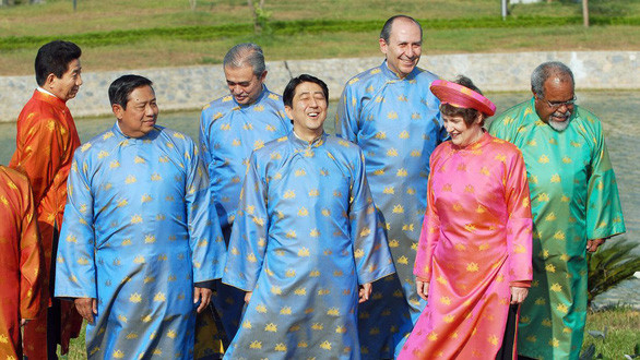 Năm 2006, Thủ tướng Nhật Bản Abe Shinzo đã sang thăm chính thức Việt Nam và tham dự Hội nghị cấp cao APEC lần thứ 14 được tổ chức tại Hà Nội. Ảnh: Reuters.