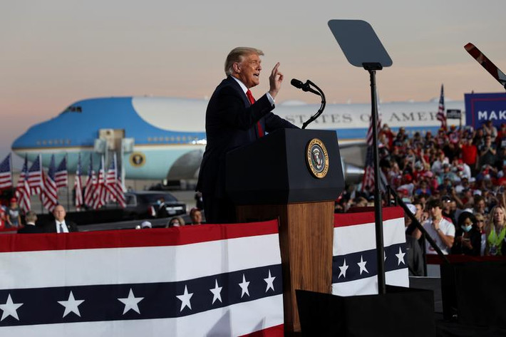 Cuộc vận động tranh cử của ông Trump ở Florida ngày 12/10 cũng là sự kiện đầu tiên trong chuỗi 4 cuộc mít tinh đã được lên kế hoạch trong tuần này.