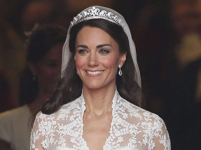 Theo Insider, Công nương Kate Middleton, vợ của Hoàng tử William, là nàng dâu Hoàng gia Anh đầu tiên có bằng đại học. Cô tốt nghiệp ngành Lịch sử nghệ thuật tại Đại học St. Andrews (cùng trường với Hoàng tử William) vào năm 2005. (Nguồn ảnh: Insider)