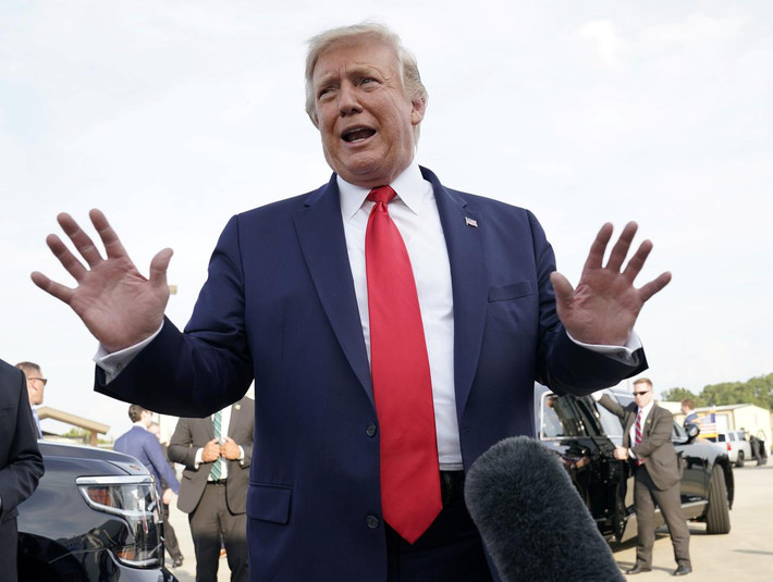 Tổng thống Trump dự kiến tham gia các cuộc vận động tranh cử ở bang Florida và bang Georgia vào ngày 16/10 (theo giờ Mỹ), và ở các bang Michigan, Wisconsin vào ngày 17/10. Ảnh: Reuters.