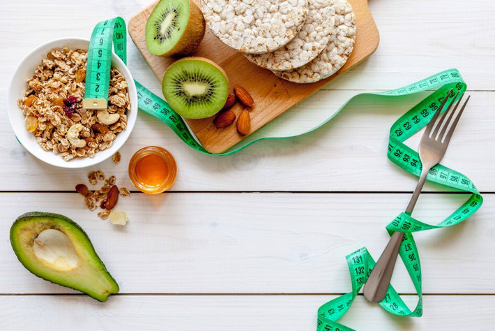 Bạn không nên loại bỏ bất kỳ nhóm thực phẩm nào như protein, carb và chất béo ra khỏi chế độ ăn hàng ngày. Đây là những thực phẩm bắt buộc phải có vì chúng cung cấp cho cơ thể vitamin, khoáng chất, chất xơ và chất chống oxy hóa. Ảnh: ASC.