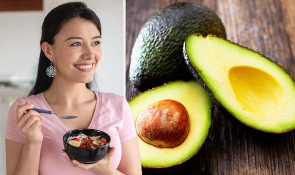 3. Bơ có thể giúp cải thiện chất lượng chế độ ăn uống tổng thể: Kết quả khảo sát được công bố trên Tạp chí Dinh dưỡng cho thấy ăn nửa quả bơ cỡ trung bình mỗi ngày có liên quan đến việc cải thiện chất lượng chế độ ăn uống tổng thể, và giảm 50% nguy cơ mắc hội chứng chuyển hóa. Ảnh: DE.