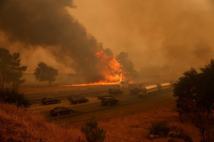 Trước tình trạng cháy rừng dữ dội tại California, Thống đốc Gavin Newsom đã ban bố tình trạng khẩn cấp nhằm tạo thuận lợi cho việc giải ngân các quỹ cứu trợ khẩn cấp.