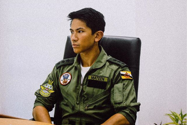 Năm 18 tuổi, anh là một trong những người trẻ nhất tốt nghiệp Học viện Quân sự Hoàng gia Sandhurst, trở thành trung úy của Quân đội Brunei. Ảnh: Instagram.