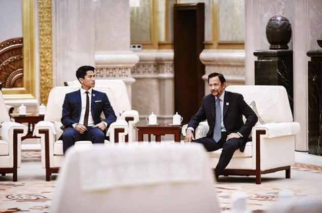 Hoàng tử Mateen cũng cho biết, gia đình là quan trọng nhất trong cuộc đời của anh. "Tình yêu thương và sự ủng hộ của gia đình có ảnh hưởng tích cực trong cuộc sống của tôi", anh từng nói. Ảnh: Instagram.