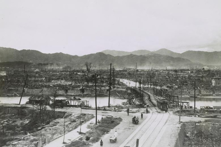 Cảnh tan hoang ở Hiroshima, Nhật Bản, 75 năm trước.