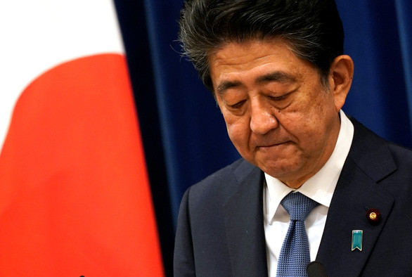 Tại cuộc họp báo chiều hôm nay (28/8), Thủ tướng Nhật Bản Shinzo Abe, 65 tuổi, cho biết sức khỏe của ông đã bắt đầu suy giảm vào khoảng giữa tháng trước. Ông quyết định từ chức vì không muốn bệnh tình ảnh hưởng đến việc đưa ra các quyết định chính sách quan trọng. Ảnh: Reuters.