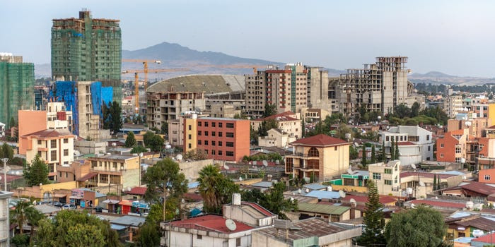 Tại Ethiopia, khoảng 30% dân số có thể sẽ sống ở các khu vực thành thị vào năm 2028, dựa trên tốc độ đô thị hóa, theo Ngân hàng Thế giới.