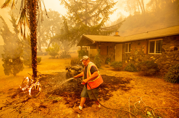 Cục trưởng Cục Lâm nghiệp và Phòng cháy chữa cháy California Thom Porter cảnh báo bang này còn phải đối mặt với thảm họa cháy rừng ít nhất vài ngày tới.