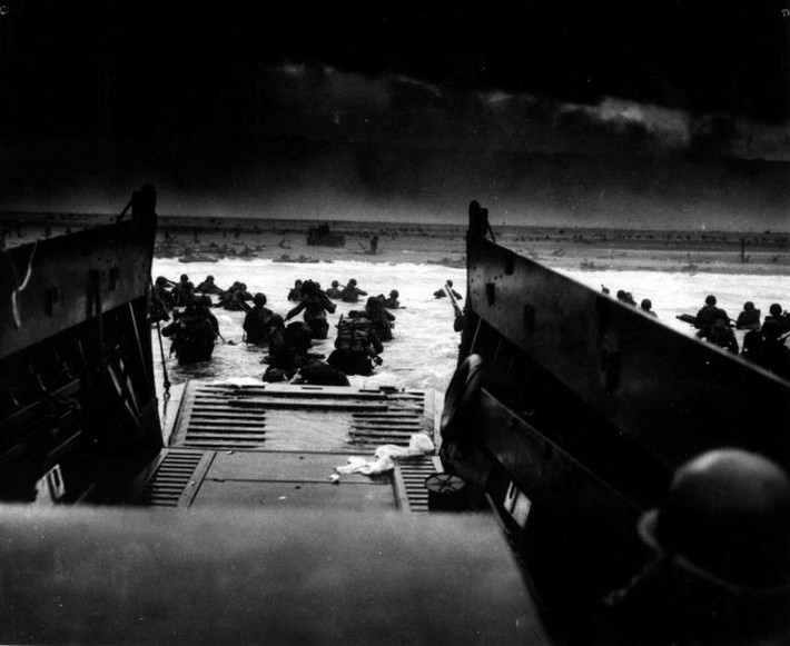 Các binh sĩ Mỹ đổ bộ vào bờ biển Pháp ngày 6/6/1944.