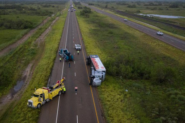 Do ảnh hưởng của bão Hanna, hơn 35.000 cư dân ở Texas bị mất điện.