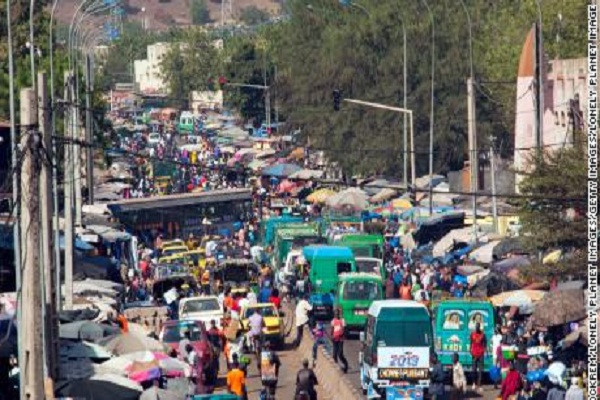 Mali là một quốc gia không giáp biển ở Tây Phi. Mali giáp biên với Algeria về phía bắc, Niger về phía đông, Burkina Faso và Cote d’Ivoire về phía nam, Guinea về phía tây nam, Senegal và Mauritania về phía tây. Ảnh: CNN.