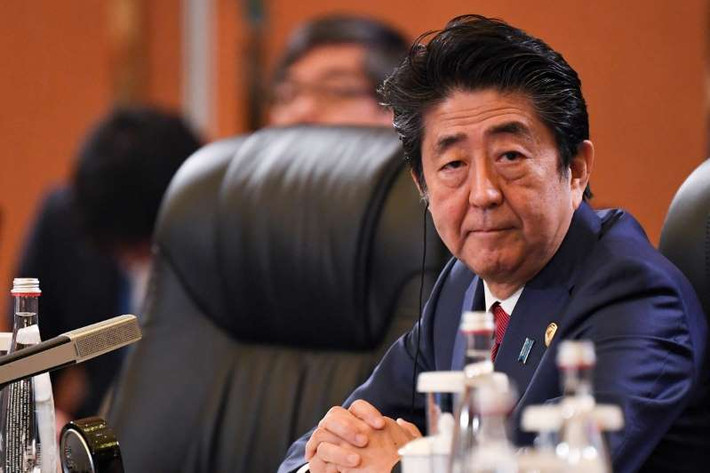 Năm 2012, ông Abe trở lại nắm quyền lần hai và liên tục giữ cương vị người đứng đầu Chính phủ Nhật Bản từ đó đến nay, để lại nhiều dấu ấn đáng nhớ trong sự nghiệp chính trị của ông. Ảnh: AP.
