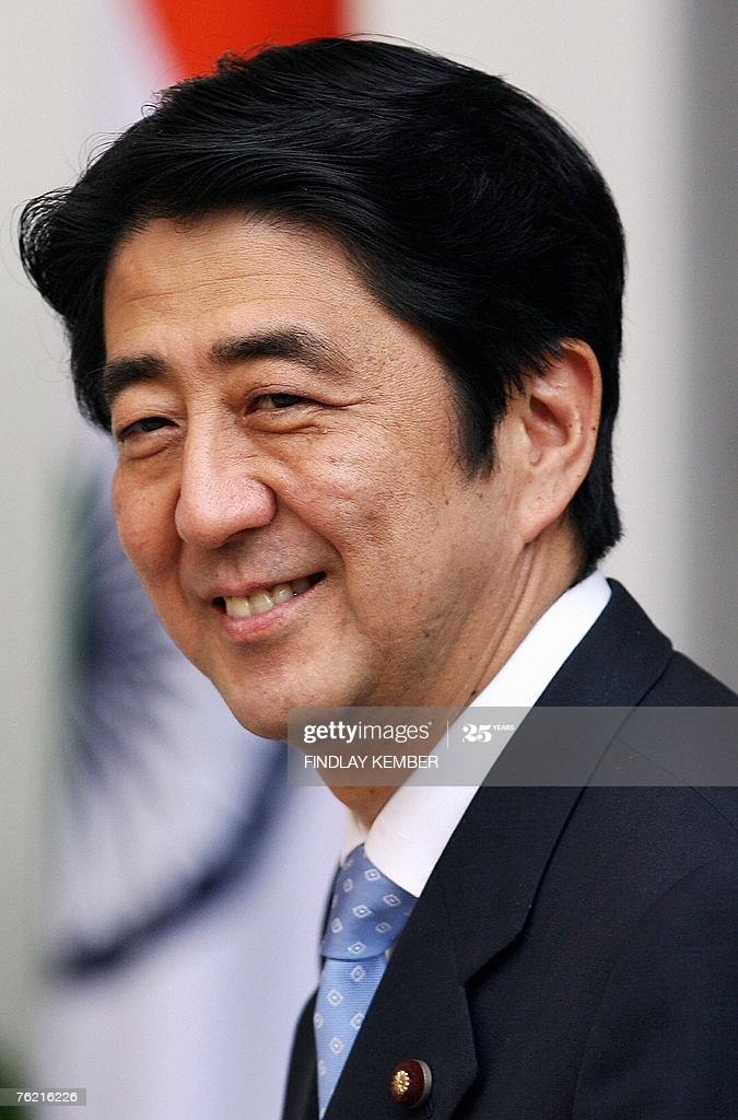Giới nghiên cứu từng nhận định, chủ thuyết “Abenomics” và giải pháp “robot hóa” nền kinh tế là sự thành công của Thủ tướng Nhật Bản Shinzo Abe. Ảnh: Getty.