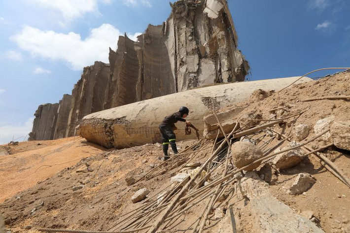 Có thể thấy, Beirut vẫn không khác gì "bãi chiến trường" nhiều ngày sau khi vụ nổ thảm họa xảy ra.