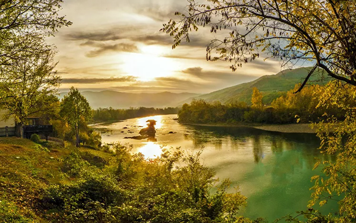 Ngôi nhà bằng gỗ giống như cabin "tọa lạc" trên một tảng đã nằm giữa sông Drina, gần thị trấn Bajina Basta, Tây Serbia. Ngôi nhà cô độc nhất hành tinh này được cho là do một nhóm người đi bơi xây dựng đầu tiên vào năm 1968 khi họ cần một nơi trú ẩn. (Nguồn ảnh: Sputnik)