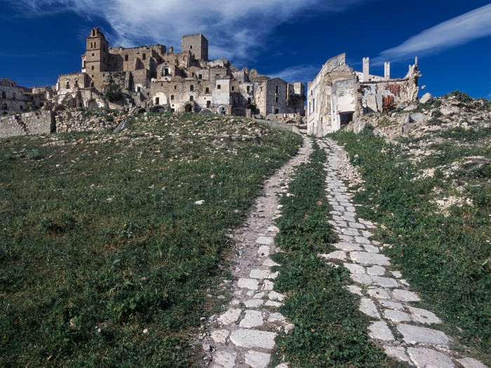 Mặc dù đã bị bỏ hoang, Craco vẫn là một trong những điểm du lịch nổi tiếng của Italy và được đưa vào danh sách theo dõi của Quỹ Di tích Thế giới vào năm 2010. Theo Insider, Craco được làm bối cảnh cho nhiều bộ phim.