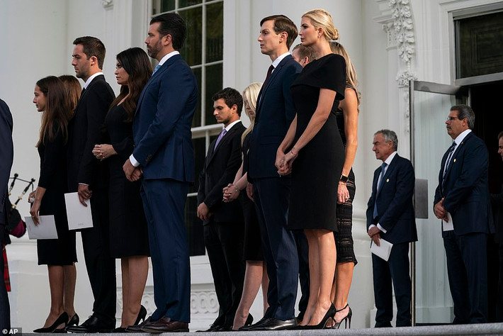Các con của Tổng thống Trump có mặt để tiễn biệt người chú. Đây là lần đầu tiên có đám tang được tổ chức ở Nhà Trắng kể từ đám tang của cố Tổng thống John F. Kennedy năm 1963. Ảnh: AP.