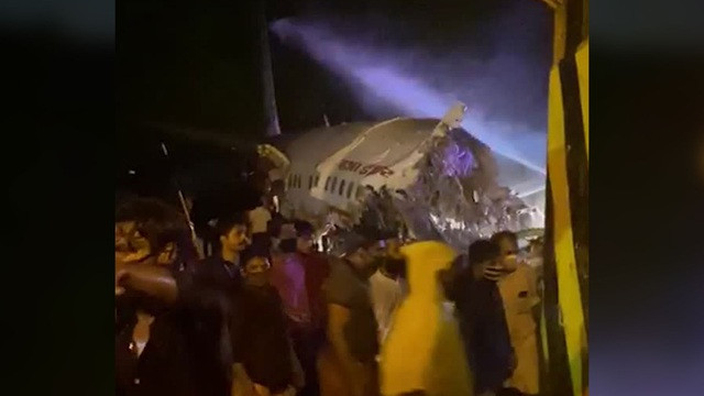 Theo thông cáo của hãng hàng không Air India Express, trên máy bay có 184 hành khách, gồm 10 trẻ sơ sinh, và 7 thành viên phi hành đoàn. Ảnh: Daily Mail.