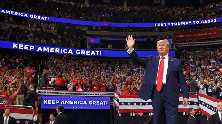 Ông Trump nêu quan điểm về thực trạng vũ khí hạt nhân đang tồn tại trên thế giới: "Vũ khí hạt nhân mới là mối đe dọa lớn nhất với thế giới chứ không phải nóng lên toàn cầu". Ảnh: CNN.