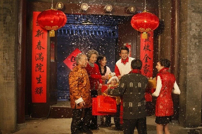 Tết Nguyên đán là dịp lễ tết quan trọng nhất trong năm đối với người Trung Quốc. Vào dịp này, người dân sẽ trang trí nhà cửa bằng những vật dụng màu đỏ với ngụ ý mong muốn nhiều điều may mắn, tốt lành sẽ đến với họ vào năm mới. Ảnh: IT.