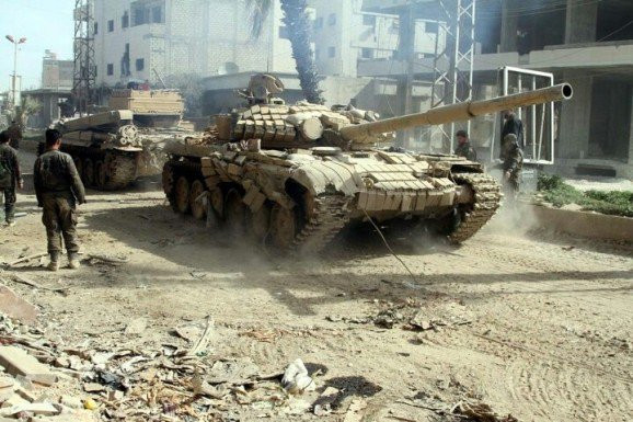 Một nguồn tin trong Quân đội Syria tiết lộ với South Front, cuộc tấn công nhằm vào nhóm IS tại Trại Yarmouk có thể diễn ra trong vài giờ tới. Ảnh: AMN.