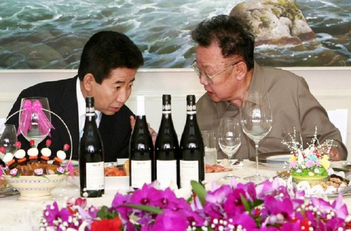 Tổng thống Roh và Chủ tịch Kim đã tái khẳng định ý chí mong muốn phi hạt nhân hóa và tái thiết hòa bình trên bán đảo Triều Tiên, cùng nhất trí về những nỗ lực chung nhằm hiện thực hóa điều này. Ảnh: Zimbio.