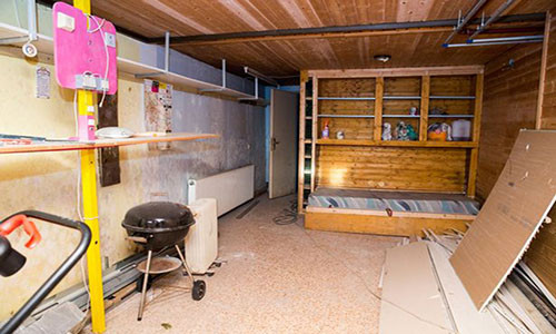 Trong khoảng thời gian đó, Josef mặc sức lạm dụng tình dục nạn nhân và Elisabeth đã sinh ra 7 đứa con trong 8.624 ngày bị giam giữ.