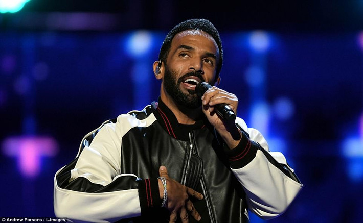 Ca sĩ Craig David biểu diễn trong buổi hòa nhạc chúc mừng sinh nhật lần thứ 92 của Nữ hoàng Elizabeth II.