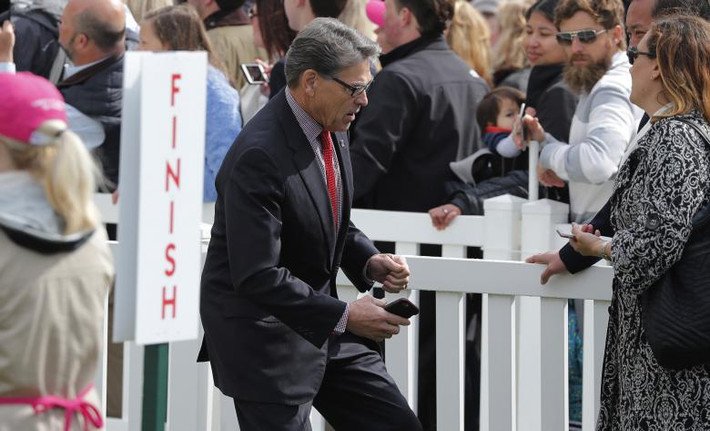 Bộ trưởng Năng lượng Mỹ Rick Perry tới dự lễ Phục sinh trong Nhà Trắng.