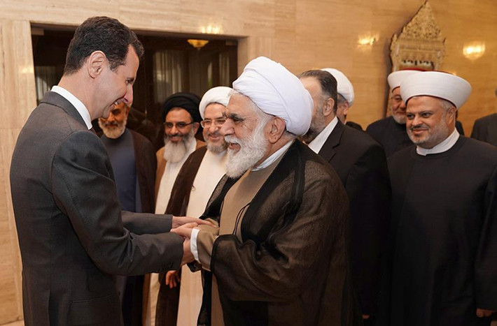 Tổng thống Assad nồng nhiệt tiếp đón những người tới tham dự hội nghị. Ảnh: Sana.