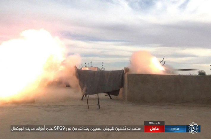 Còn tại Deir Ezzor, phiến quân IS đã mở cuộc tấn công dữ dội nhằm vào các căn cứ của Quân đội Syria xung quanh thành phố chiến lược Abu Kamal, gần biên giới với Iraq. Ảnh: AMN.