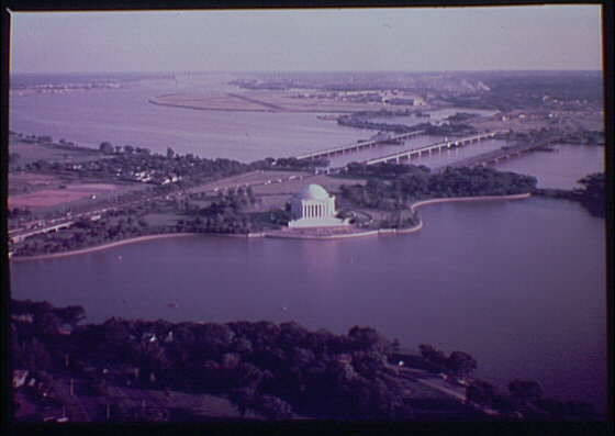 Đài tưởng niệm Thomas Jefferson ở thủ đô Washington (Mỹ) hai năm sau khi hoàn thành vào năm 1943.