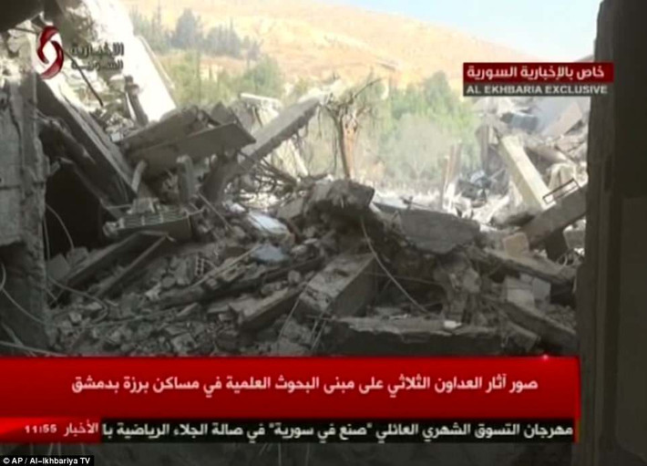 Trung tâm này được cho là nơi nghiên cứu về các loại vũ khí hóa học của Chính phủ Syria. Ảnh: AP/Al-Ikhbariya TV.