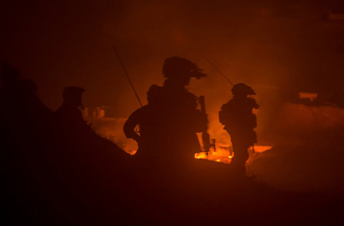 Lực lượng đặc nhiệm Mỹ và Afghanistan phá hủy một kho vũ khí của phiến quân Taliban trong chiến dịch quân sự vào ban đêm ở Ney Meydan, tỉnh Sar-e Pul, Afghanistan.