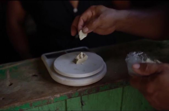Người dân trong ngôi làng này thậm chí sử dụng cocaine thay tiền mặt để mua hàng hóa.