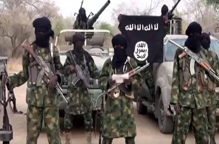 Theo Al Jazeera, phiến quân Boko Haram đã phát động cuộc chiến suốt 10 năm qua nhằm tạo ra một Nhà nước Hồi giáo ở Đông Bắc Nigeria. Trong khoảng thời gian đó, chúng đã giết hại hàng chục nghìn người và khiến 2,3 triệu người dân phải rời bỏ nhà cửa. Ảnh: ScanNews Nigeria.