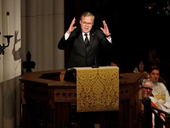 Con trai của bà Barbara, cựu Thống đống Florida Jeb Bush, đọc điếu văn tại nhà thờ St. Martin.