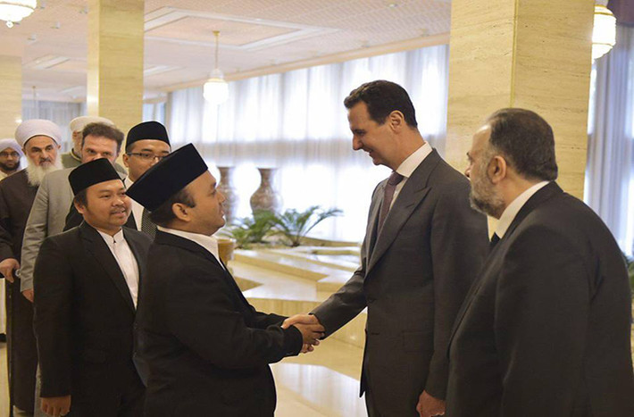 Một ngày trước đó, hôm 11/4, Tổng thống Assad cũng tiếp đón một phái đoàn tham gia hội nghị thống nhất do Damascus tổ chức. Ảnh: Sana.