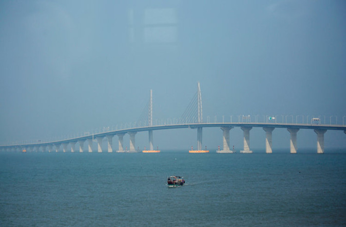 Một số hãng truyền thông địa phương cho biết, tổng kinh phí xây dựng cầu Hong Kong - Chu Hải - Ma Cao là 15 tỷ USD.