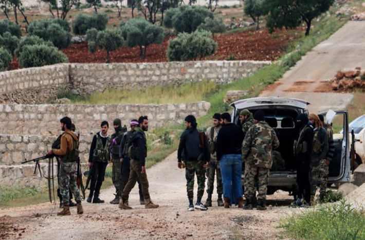 Còn tại Aleppo, ngày 22/4, Mặt trận Tự do Syria (SLF) đã mở cuộc tấn công mới nhằm vào nhóm phiến quân HTS ở vùng nông thôn phía tây tỉnh này. Ảnh: SF.