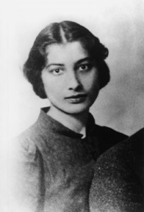 Vào tháng 11/1940, bà gia nhập lực lượng Nữ Không quân Trợ chiến (WAAF) và được đào tạo trở thành một nhân viên điều hành vô tuyến. Tiếp đến, bà gia nhập đội hình điệp viên thuộc Cục Tác chiến Đặc biệt (SOE) của Tình báo Anh năm 1943. Ảnh: war-experience.org
