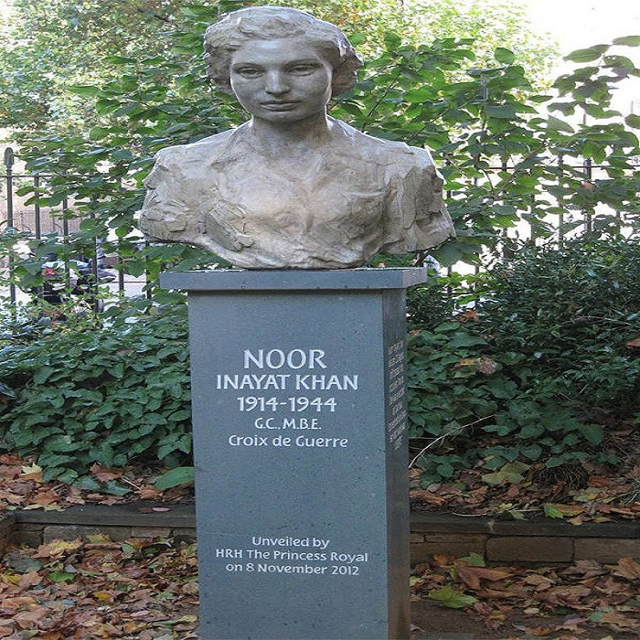 Tượng đài tưởng niệm nữ điệp viên Noor Khan được dựng lên tại London, Anh. Ảnh: ATI.