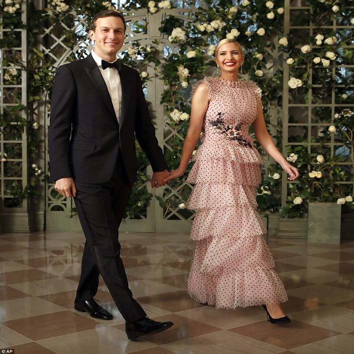 Ivanka, con gái của Tổng thống Trump, cùng chồng Jared Kushner tới dự quốc yến tối 24/4. Ảnh: AP.