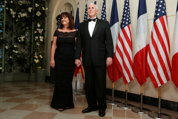 Vợ chồng Phó Tổng thống Mỹ Mike Pence. Ảnh: BI.