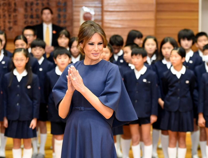Bà Melania thăm Trường Tiểu học Kyobashi Tsukiji ở thủ đô Tokyo, Nhật Bản, ngày 6/11/2017.