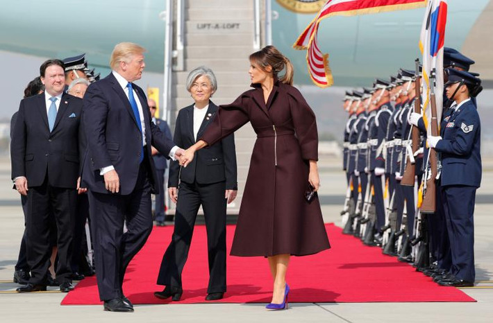 Vợ chồng Tổng thống Trump có mặt tại thủ đô Seoul, Hàn Quốc, ngày 7/11/2017.