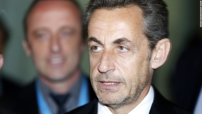 Cựu Tổng thống Sarkozy đã bị tạm giam hồi cuối tháng 3/2018 và đối mặt với hàng loạt cáo buộc gồm nhận nhận tiền bất hợp pháp cho chiến dịch tranh cử hồi năm 2007, che giấu các khoản công quỹ của Libya, biển thủ công quỹ Libya và gian lận trong việc tăng mức chi tiêu cho chiến dịch tranh cử năm 2012,... Ảnh: CNN.