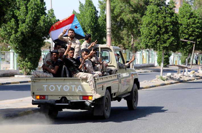 Trước đó, ngày 30/1, các phần tử ly khai ở miền Nam Yemen được cho là đã giam giữ nội các chính phủ của Tổng thống Hadi tại Dinh tổng ở Aden.
